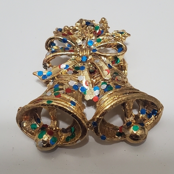 Multi Color Crystal Christmas Bells Holly & Bow Movable Gold Tone Brooch 🌴 - Picture 1 of 6